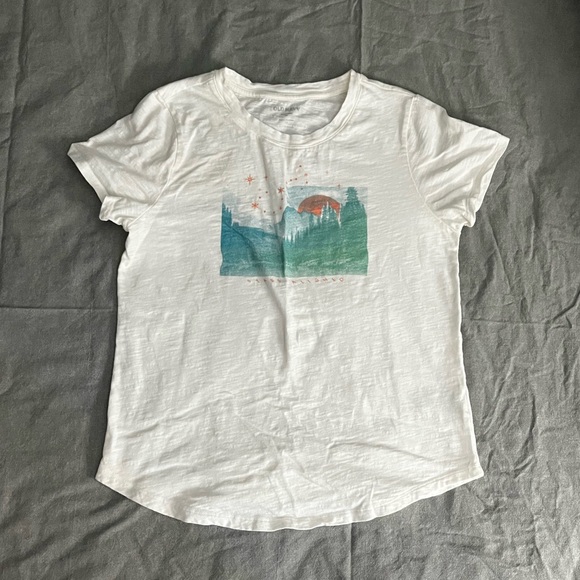 Old Navy Graphic Tee - Picture 1 of 6